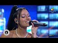 Oriana Sabatini canta "Tusa" y rapea en Los Mammones