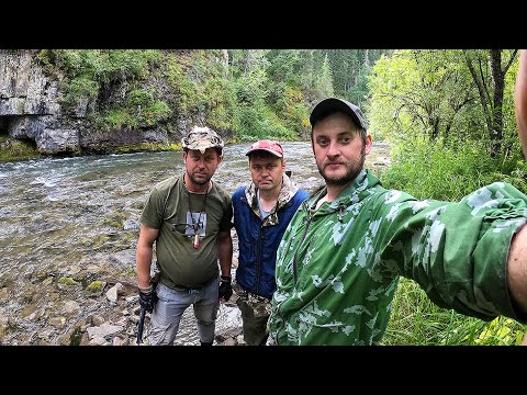 Overnight hike on the river