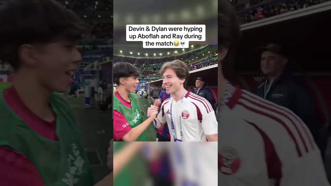 Девин и Дилан во время матча всячески поддерживали Абофлаха и Рэя 😂