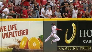 Hamilton leaps at warning track, makes catch
