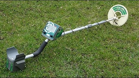 RITROVAMENTO CON METAL DETECTOR C SCOPE NEW FORCE R1