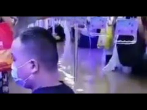 شاهد دخول مياه الفيضانات عربات مترو الأنفاق فى الصين إثر انهيار سد تشنجتشو 