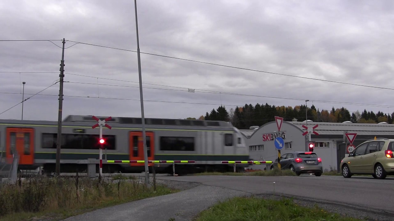 Drømtorp planovergang 4 / Drømtorp railroad crossing 4