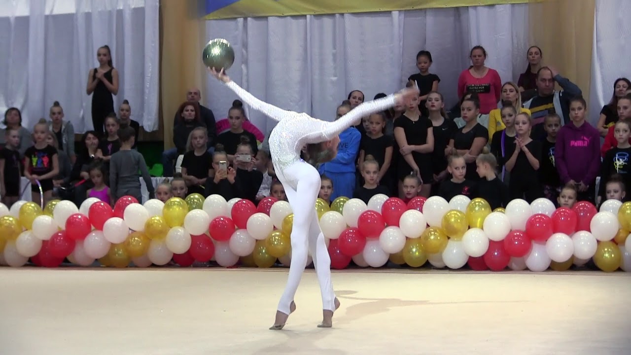 Бут Дарина 2006 мяч