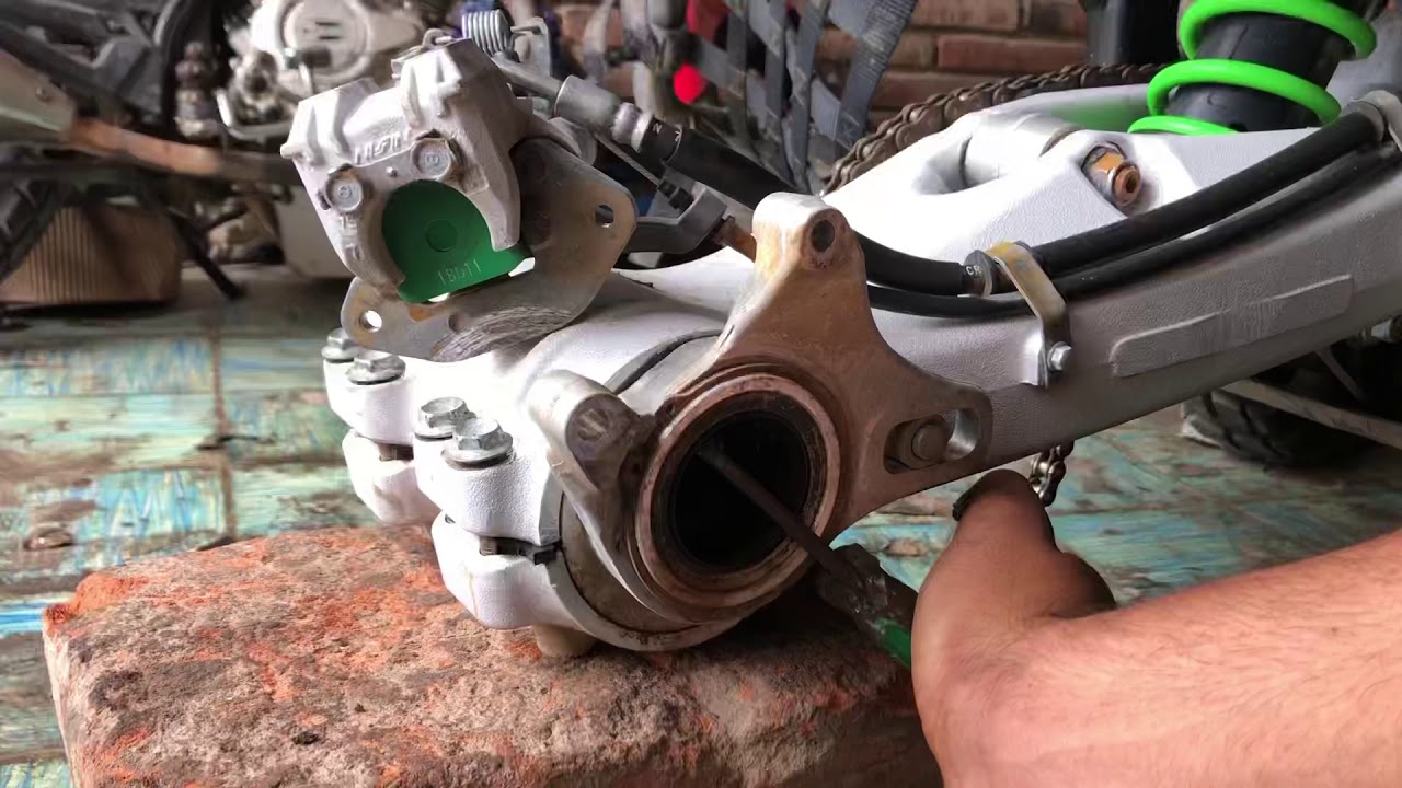 Cambia tus baleros traseros fácilmente KFX450R - YouTube