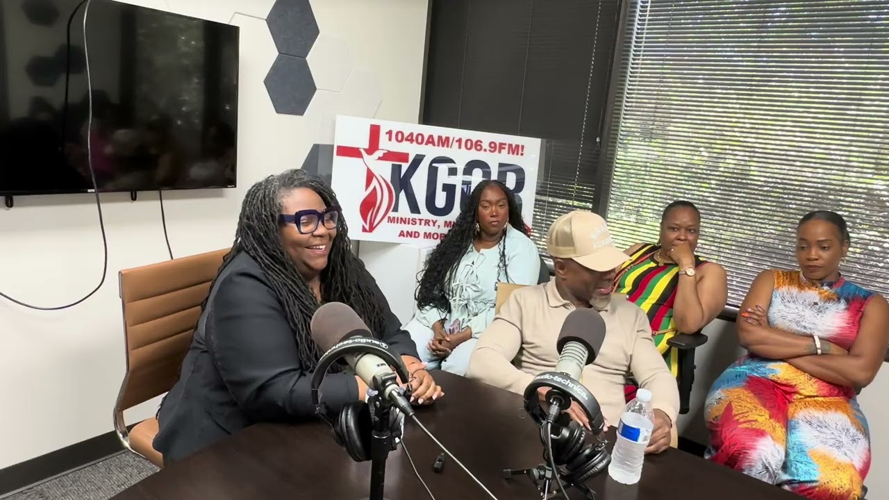 Kirk Franklin visits KGGR interviews with Dr. Autumn! ￼
