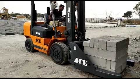 Concrete blocks loading With ACE forklift
