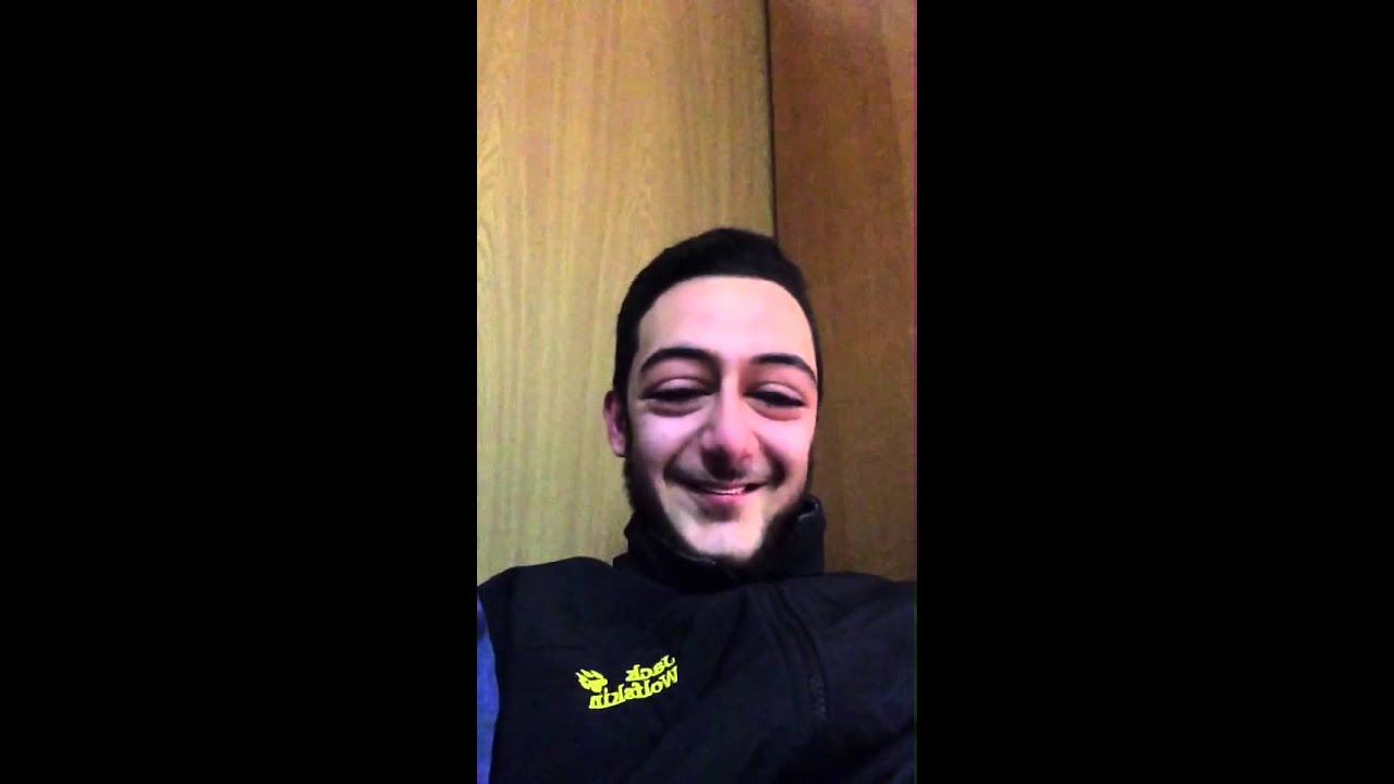 Halid gönnt sich eine traube