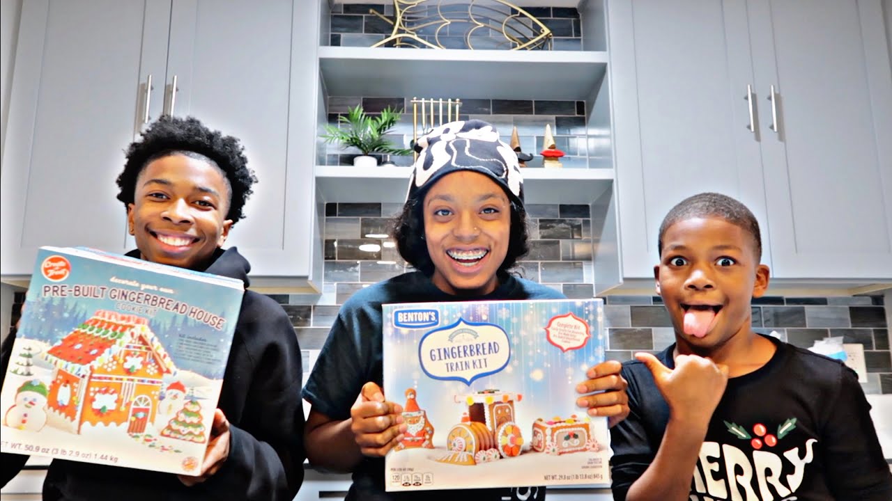 we built gingerbread house & we have a surprise   *it didn't go as planned*🤦🏾‍♀️👀