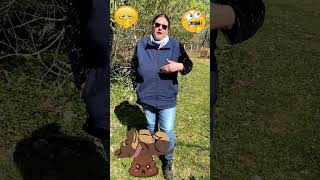 # pourquoi nos chiens prennent plaisir à se rouler dans ….🤦🏻