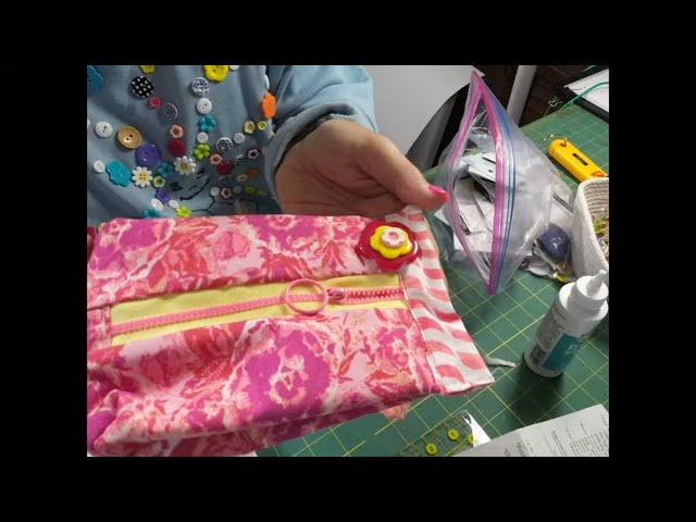 Suzy's Sack How to make a cute little zipper bag with a wrist