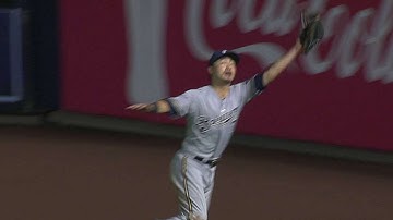 MIL@ATL: Aoki gets turned around, still makes catch