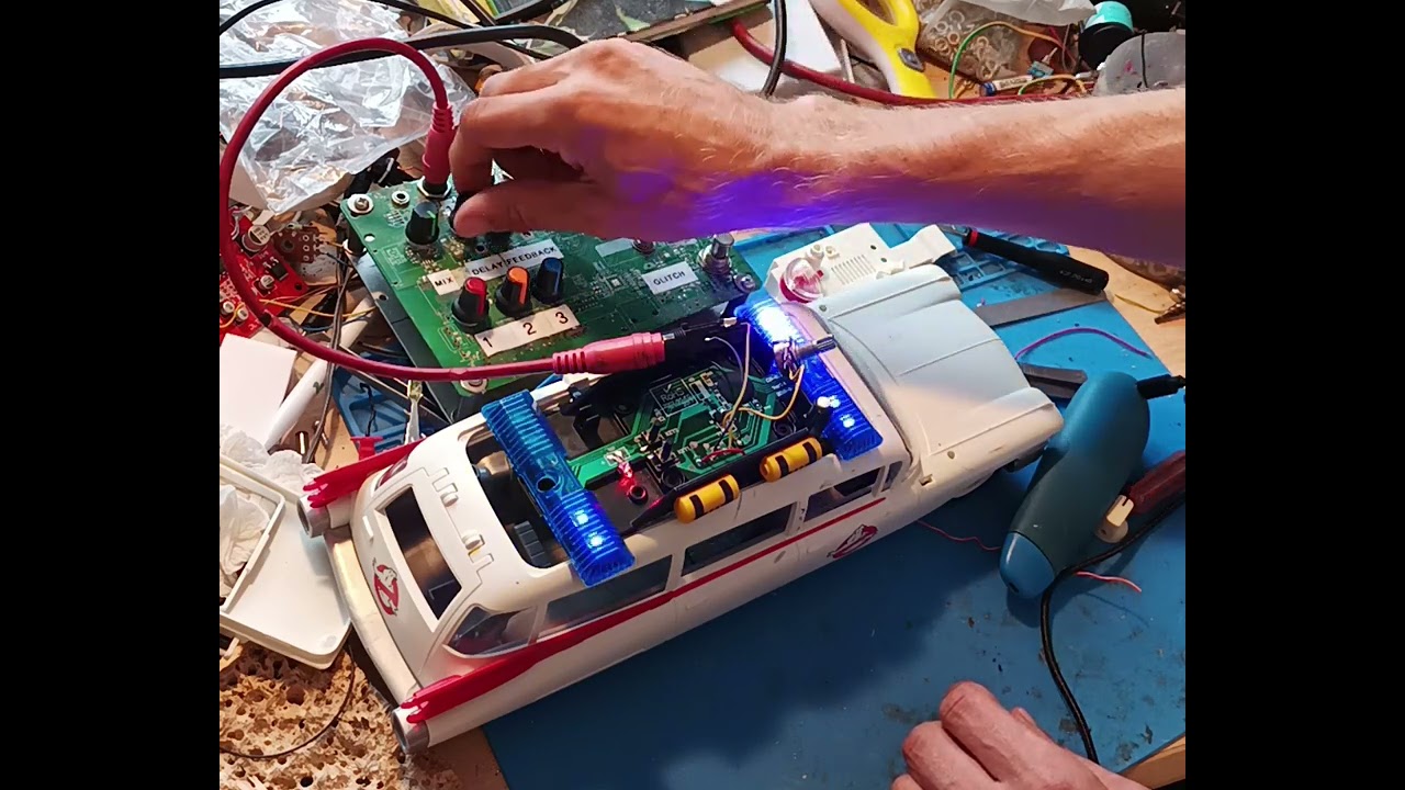 Ghostbusters Ecto-1 Siren/Glitch Delay FX by Psychiceyeclix 