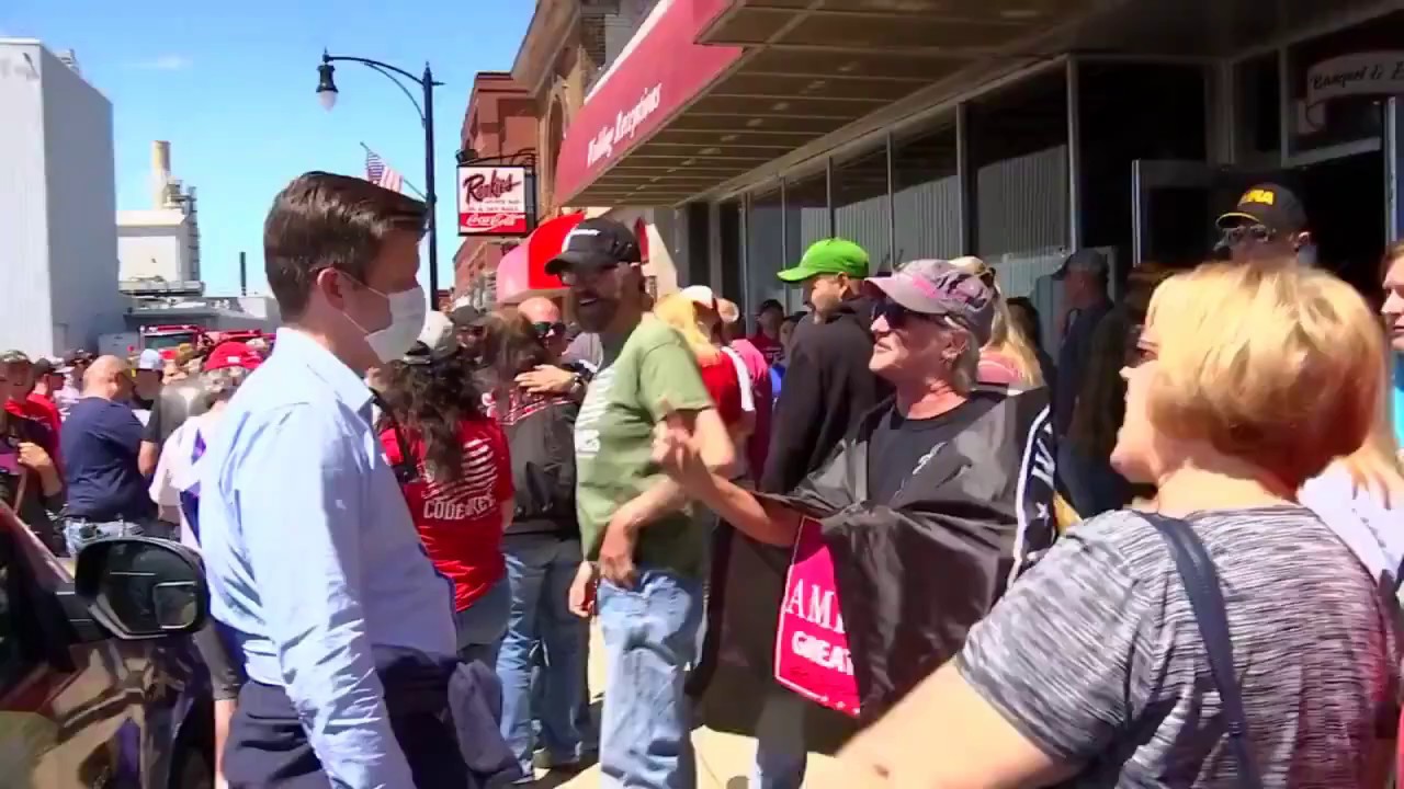 Reporter harassed for wearing a mask. - YouTube