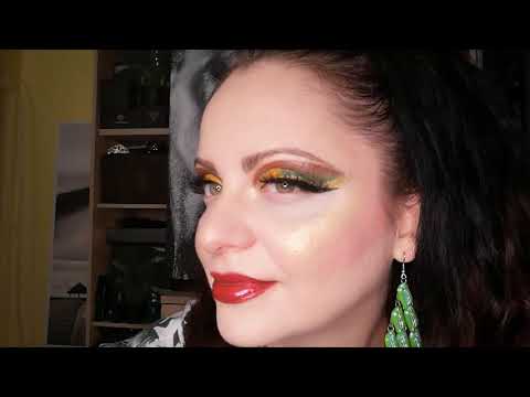 #makeup #colorful #eyeshadows #green #yellow #glitter