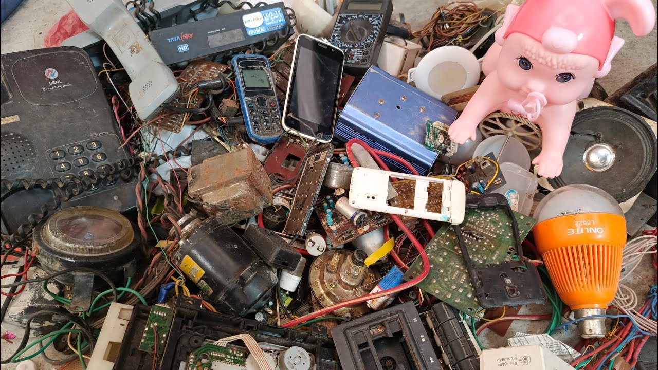 कबाड़ से मिला खजाना how to make amazing new ideas from scrap/breaking and opening toys/dc motor fan