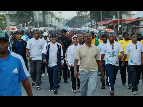 Download Rais wa Zanibar Dkt Hussein Mwinyi ashiriki Zanzibar Marathon, atoa zawadi