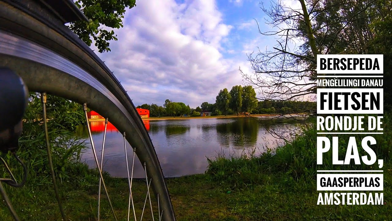 Bersepada mengelilingi danau - Cycling around the lake Gaasperplas Amsterdam