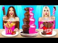 Reto de fondue de chocolate de chica rica vs chica pobre | Batalla épica de comida por RATATA COOL