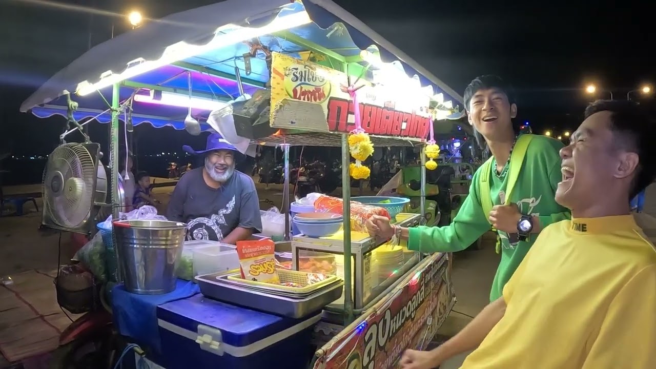 เดินเล่นริมโขง หาของอร่อย