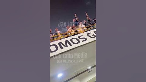 Hinchas de UNIVERSITARIO DE DEPORTES le recriminaron a los  jugadores por la derrota #universitario