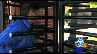 Navy Yard shooting: Employees retrieve vehicles