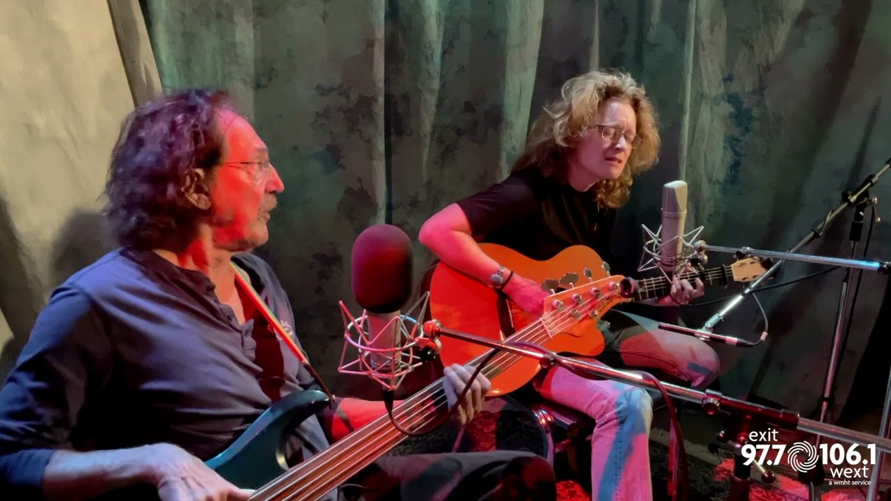 Guarda Alice Howe "Something Calls to Me" (Live @ EXT) su YouTube