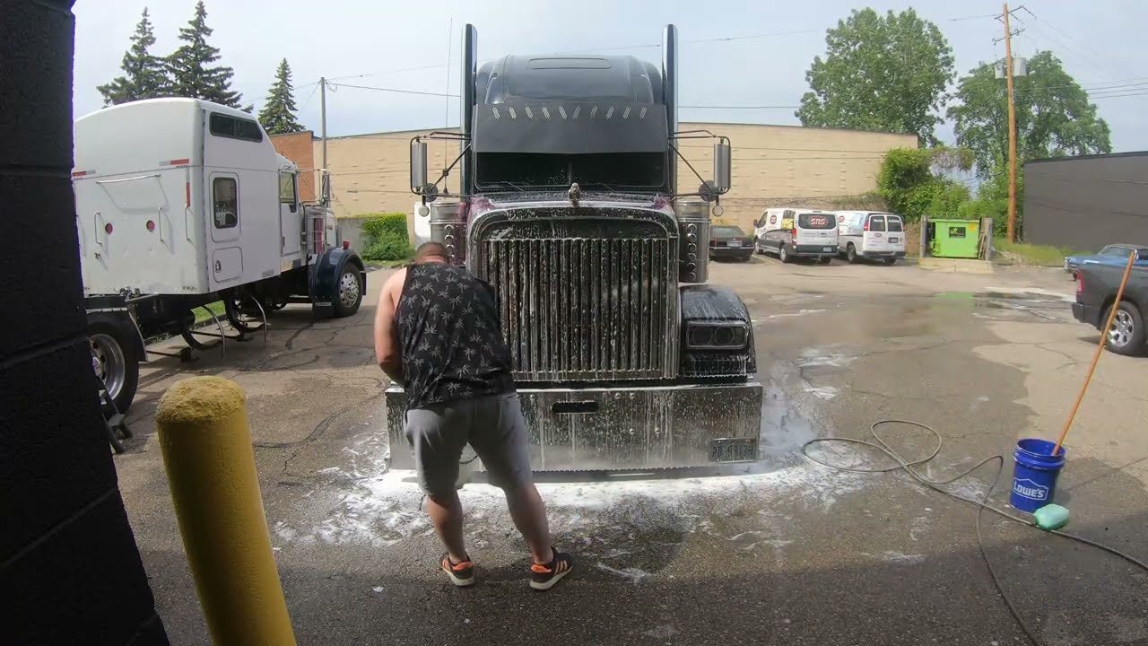 UPDATE On The W900 | Freightliner Classic XL Wash | Memorial Day |