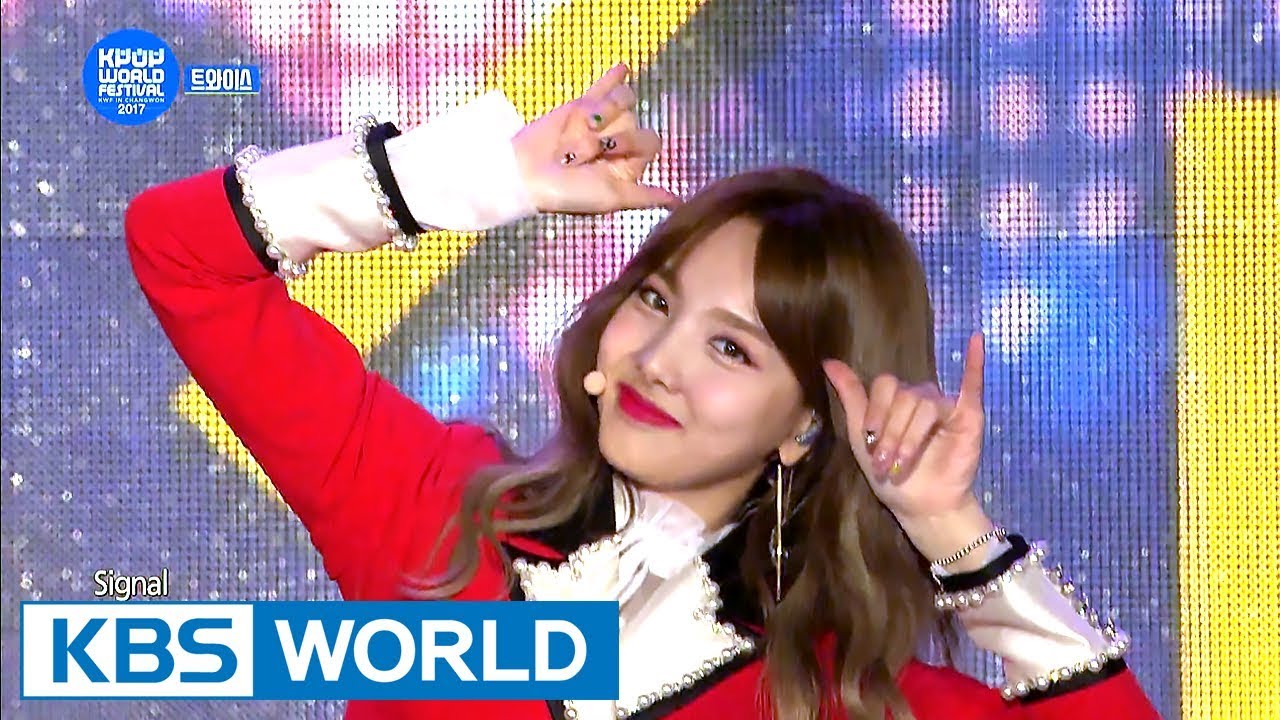 TWICE - Intro + SIGNAL [2017 KWF in Changwon/2017.10.18] - YouTube