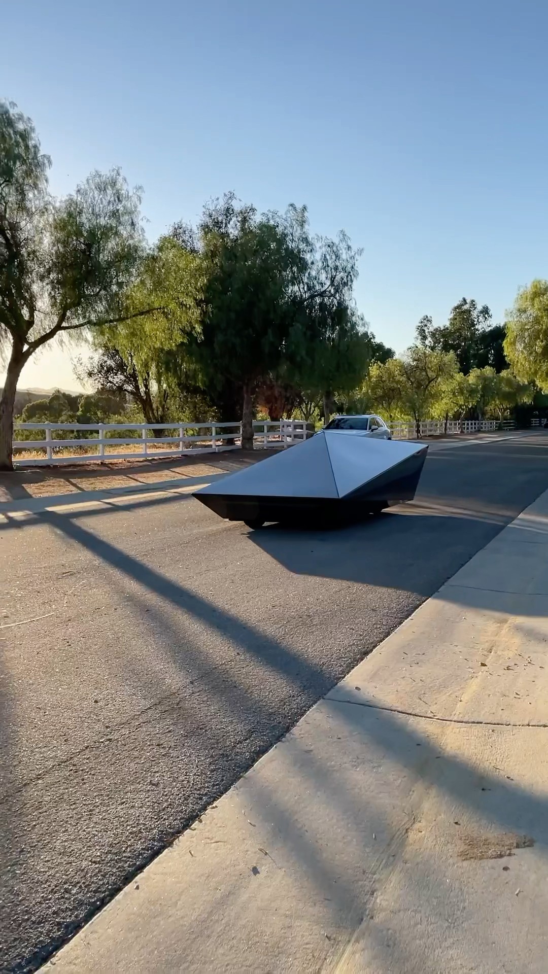It's like something straight out of a sci-fi movie ? #ufo #cars #vehicles
