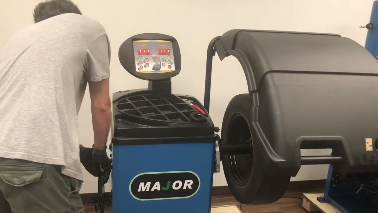 Wheel Balancer CB-5567 | Automatic Data Entry | Steel Wheel Balancing