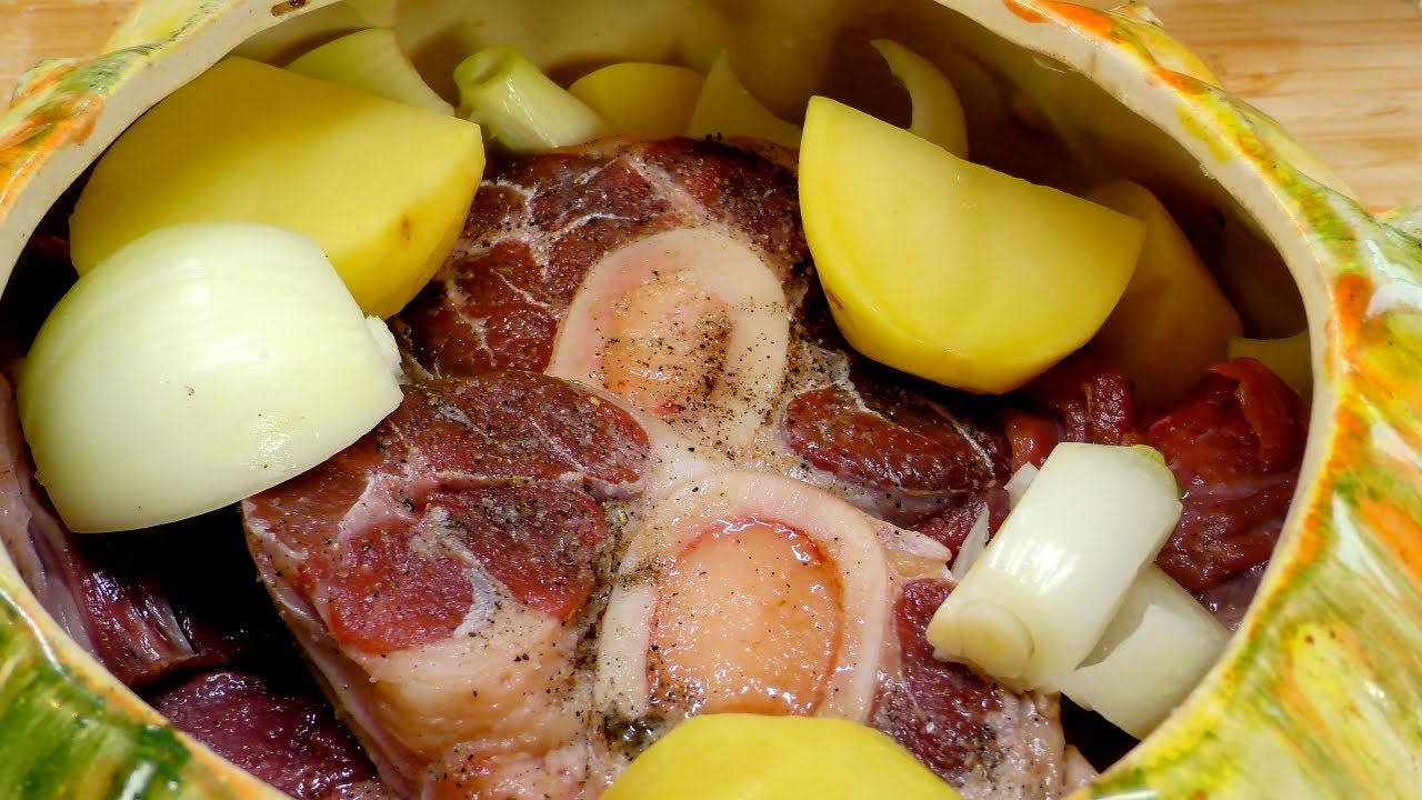 Болгарские телячьи рульки с картофелем и вином - Чомлек из Банско