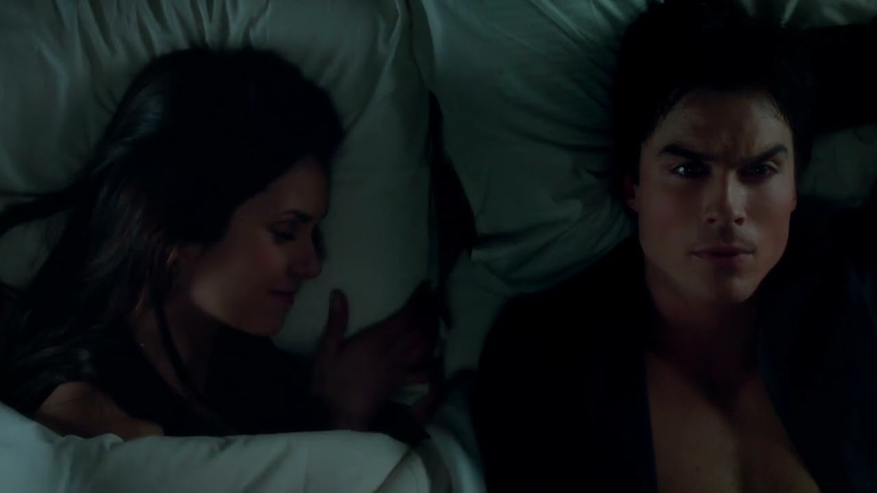 TVD 3x19 - Damon and Elena's steamy motel kiss and bed scene