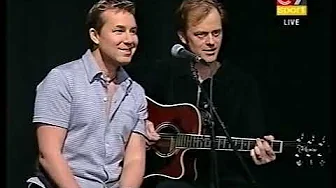 James Freud and Tony Hunt sing Wayne Carey song "The King of the MCG" live on Footy Focus. 1999