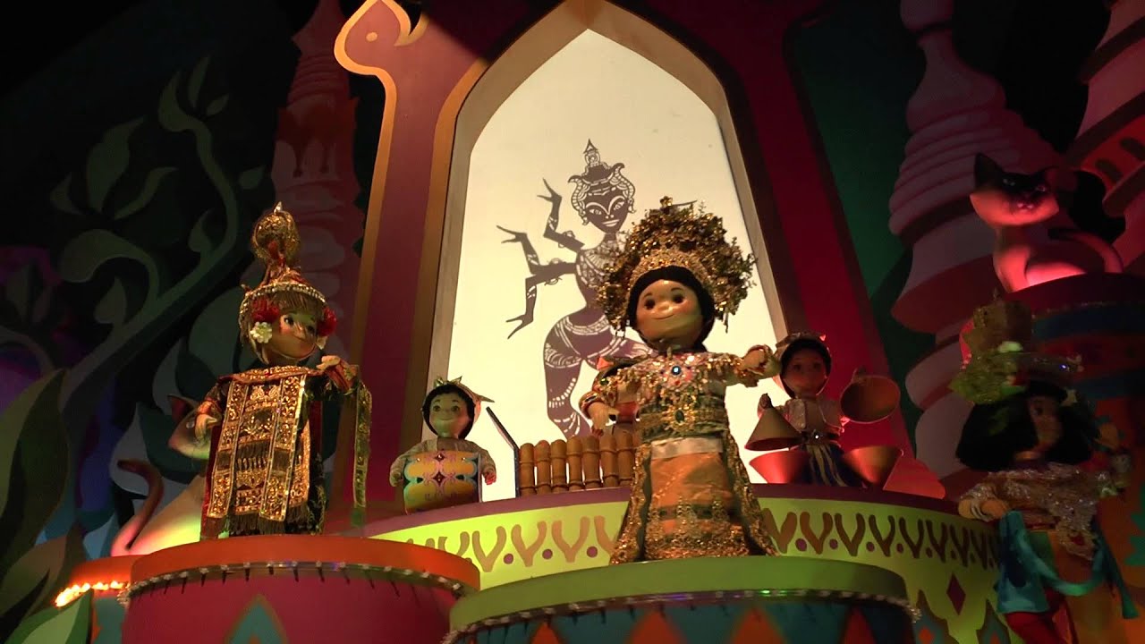 Disneyland Paris It's A Small World. 2014 Watch in HD..!