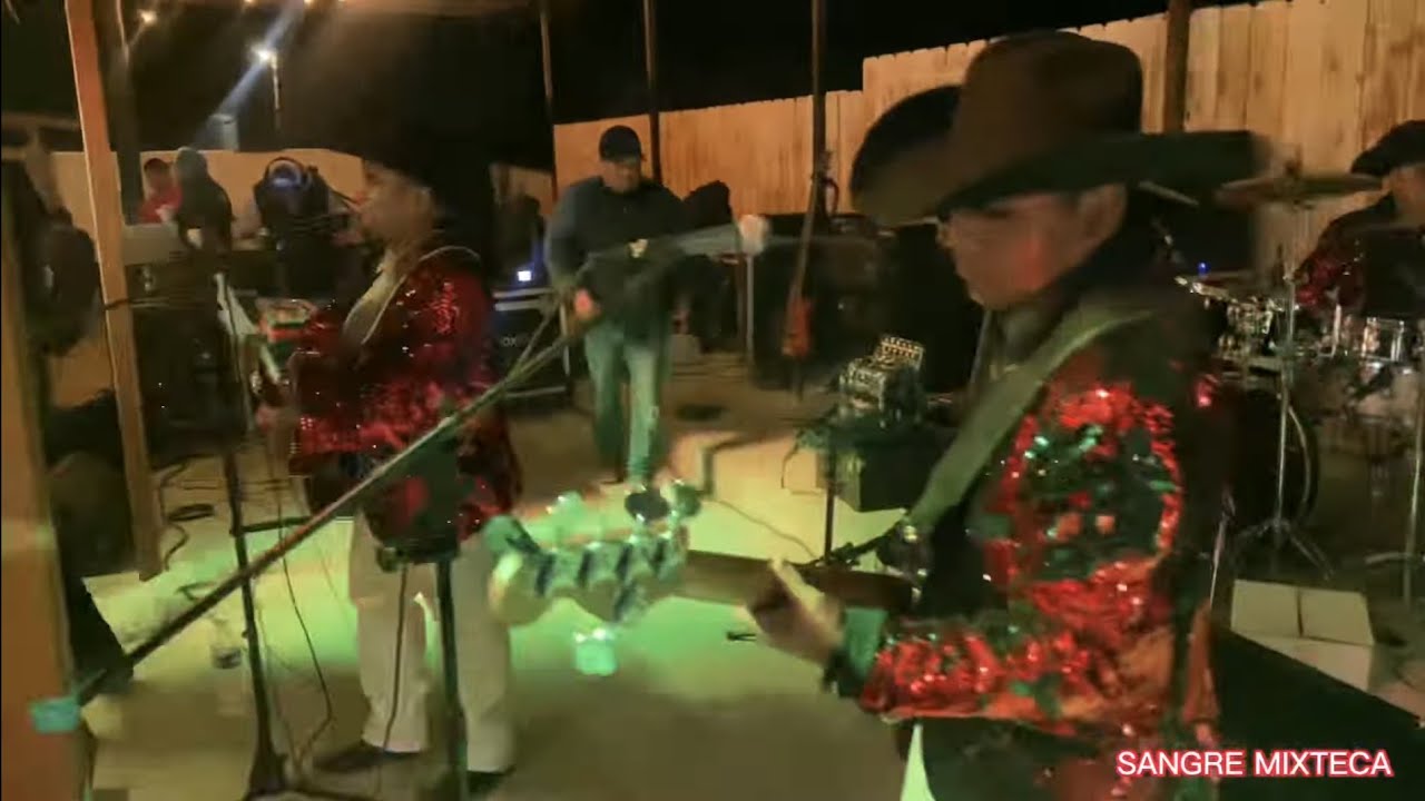 Ocampo Norte en Fresno Ca (baile organizado por Plan de Iguala