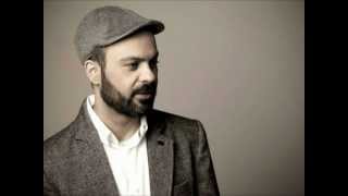 עמיר בניון כתוב בעיפרון בקרון החתום Amir Benayoun