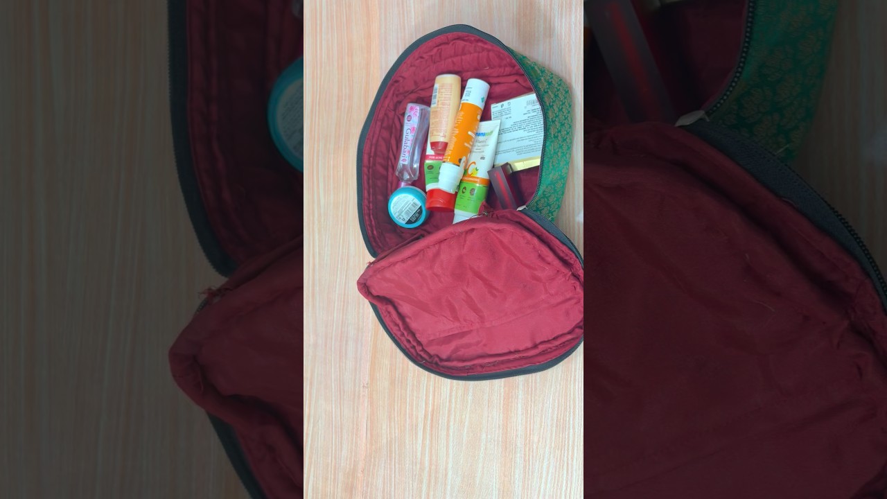 Very Easy makeup bag