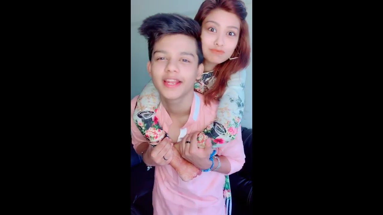 Phoolon Ka Taaron Sabka Kehna Hai Ek Hazaaron Mein Meri Behna Tik Tok King Riyaz 