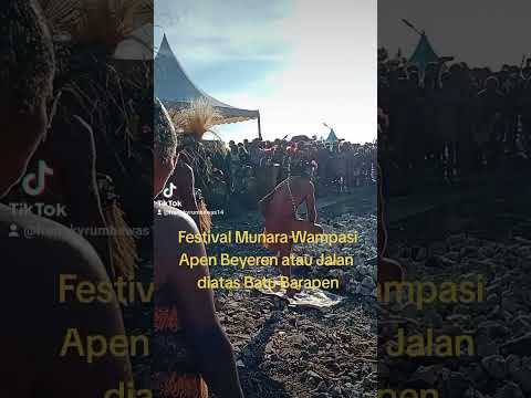 Jalan Diatas Bara Batu Apen Beyeren Mengenalkan Salah Satu Adat Suku Byak Yaitu Apen Beyeren 