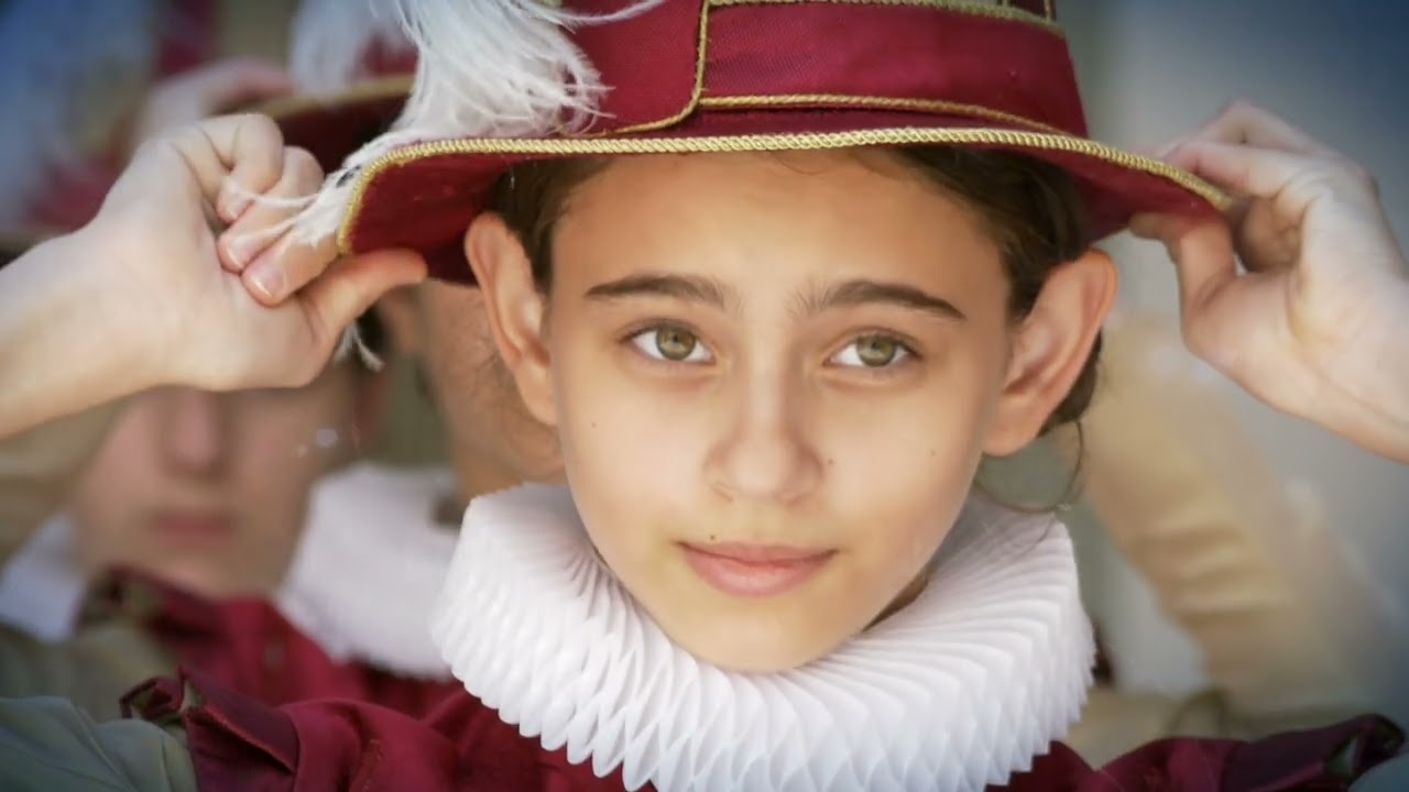 Las danzas de los Infantillos del Corpus de València (español con subtítulos en inglés)