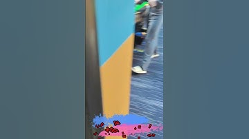 Chọc làm hòn bi rơi xuống bồn cầu