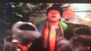 Sesame Street Macklemore with Oscar the Grouch singing trash