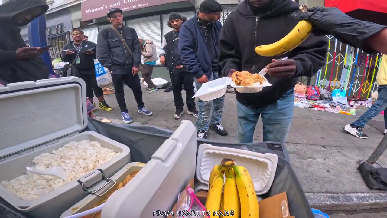 Готовим 100 фунтов курицы карри для бездомных!