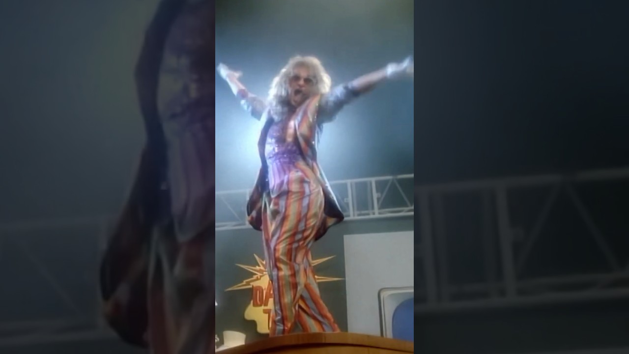 WHAT WAS IT LIKE ENCOUNTERING DAVID LEE ROTH IN HOLLYWOOD?? 