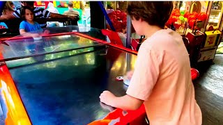 Air Hockey Challenge: Sam and John's Epic Battle of the Arcade Game screenshot 5