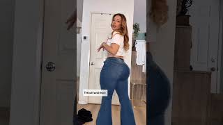 @body.auty I really need you to settle a debate, which jeans look the best? #shorts #colorsofautumn