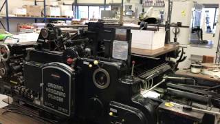 Stansenrillen Op Een Heidelberg Cilinder Automaat Hca