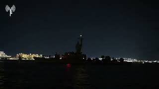 תיעודים ראשונים מתקיפת שייטת 3 בנמל חודידה באמצעות ספינת טילים של חיל הים מטרות של השלטון החות׳י.