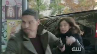 Beauty and the Beast 4x13 Vincent and Catherine jumping in car to save Prince